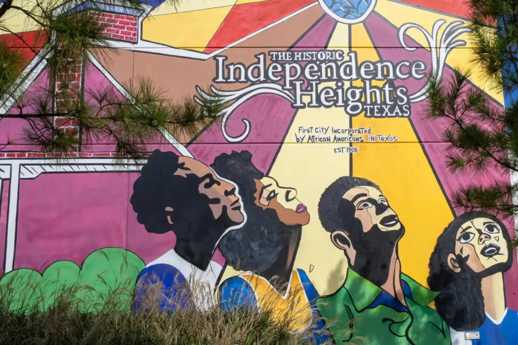 "Painted on Houston’s first Whole Foods 365, this mural is the first of its kind in the city to showcase the origins of the Independence Heights neighborhood as the first city incorporated by Black residents in the state of Texas. Summer Taylor for NRDC"